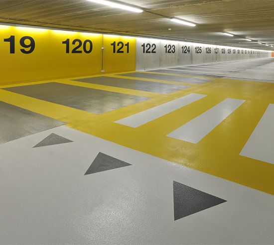 Parkeergarage triflex geel, grijs, wit