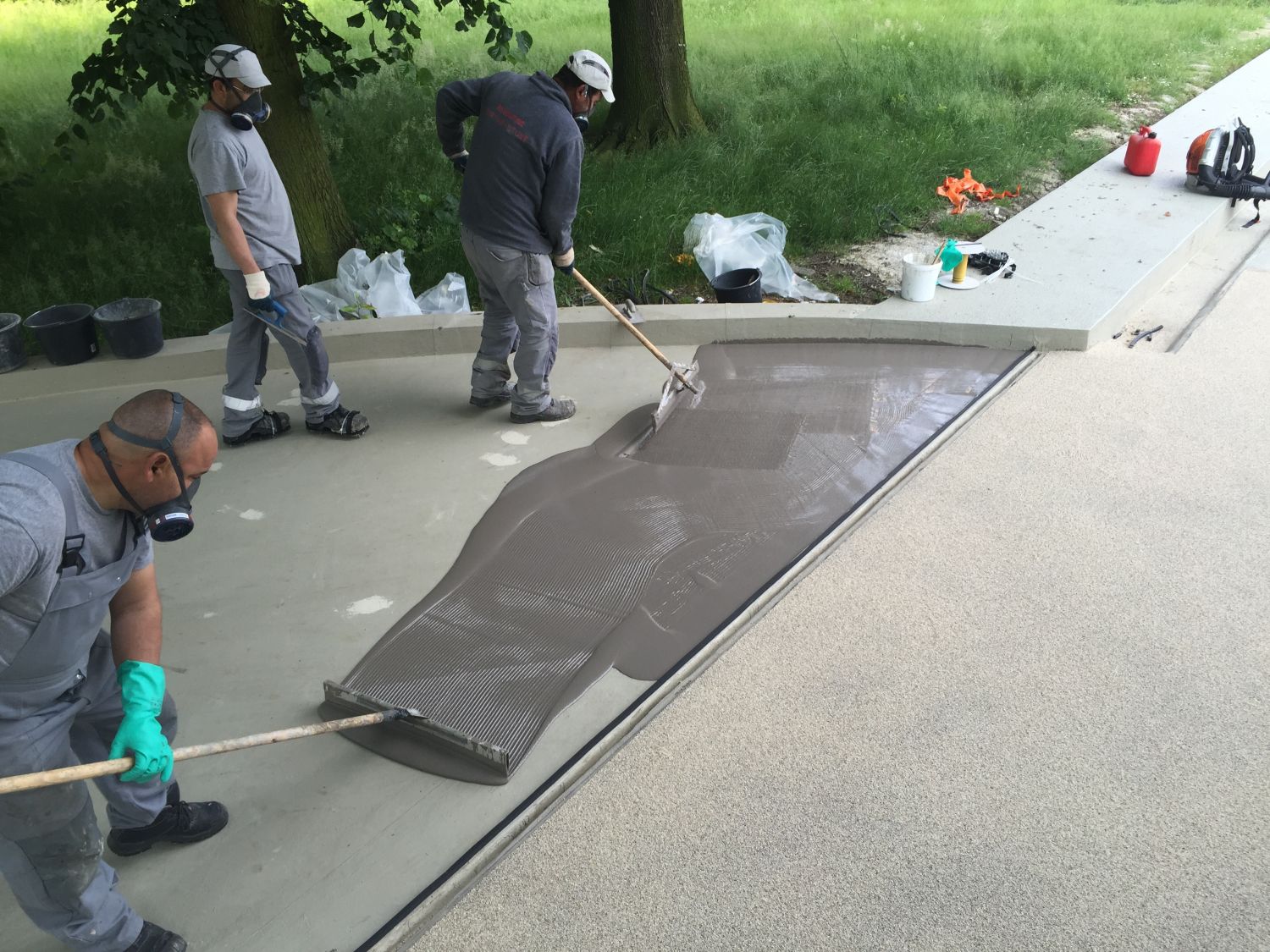 verwerkers brengen Triflex aan